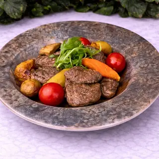 Говядина с овощами / Carne de vita cu legume