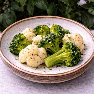 Брокколи и цветная капуста/ Broccoli si conopida