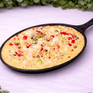 Горячая сковорода с курицей  / Tigaie cu carne de pui