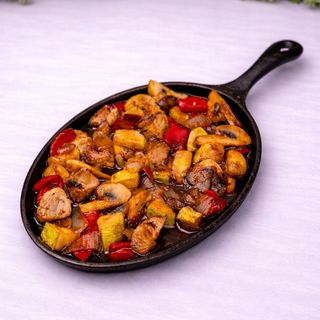 Горячая сковородка со свининой / Tigaie cu carne de porc