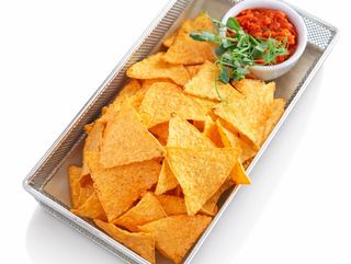 Начос с соусом сальса/ Nachos cu sos salsa