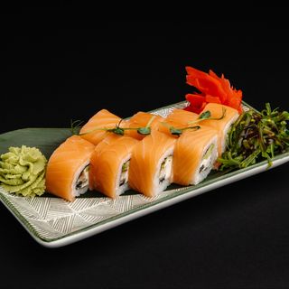 Ролл Deluxe с лососем и угрем/ Roll Deluxe cu Somon si Țipar