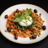 Салат из помидоров с моцареллой Буррата/ Salată de roșii cu mozzarella