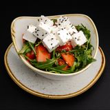 Салат из помидоров со сливочным сыром/Salată de roșii cu brânză