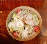 Salata Caesar cu pui