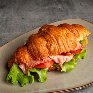 Круассан с беконом/ Croissant cu bacon