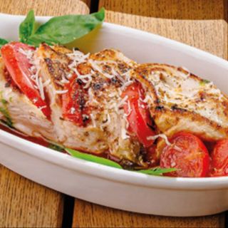 Piept de pui copt cu rosii, in sos sicilian cu Mozarella