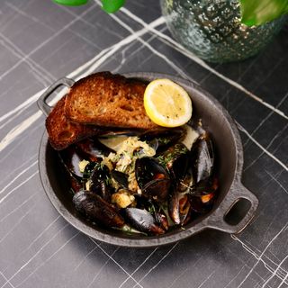 Midii de Marea Neagră în sos "Roquefort"