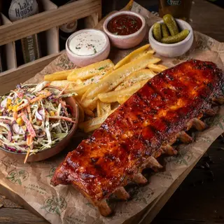Coaste de porc salată coleslaw