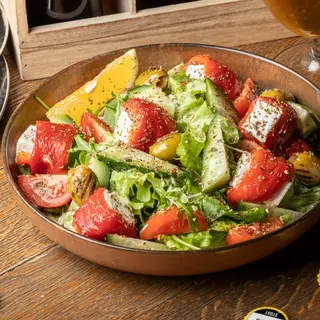 Salată de legume cu brânză feta