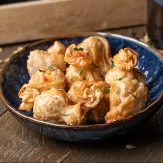 Crunch gyoza cu cașcaval și bacon