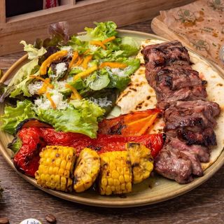 Tagliata de vita cu salata verde