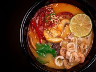 Tom Yum cu fructe de mare