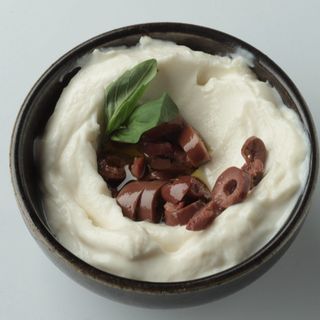 Pasta de ricotta cu măsline verzi