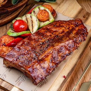 Coaste de porc cu legume la grătar