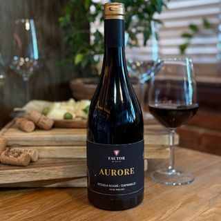 Fautor Aurore Tempranillo × Fetească Neagră