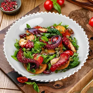 Salată cu caracatiță