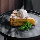 Шарлотка яблочная