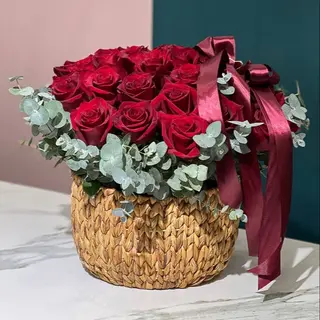 Корзина из голландских красных роз - "Пьянящая любовь"