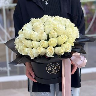 Чёрная коробка с белыми розами - "New York"