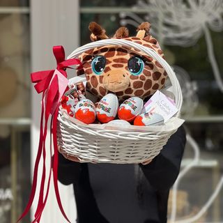 Подарочная корзина с сладостями и мягкой игрушкой - #23