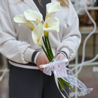 Букет из 5 калл - "Minimal White"