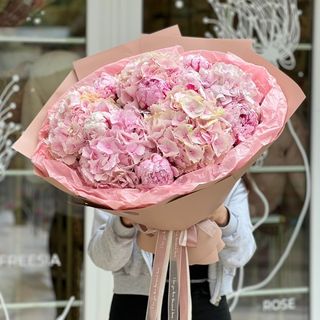 Buchet din hortenzii si bujori - "Сinderella"