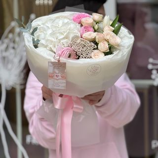 Букет из ранункулюса и гортензии - "Леония"