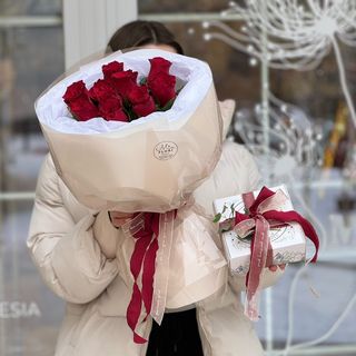 Букет из красных роз, печенье - "Love Story"