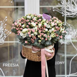 Цветочная композиция в корзине - "Vanille Royale" 