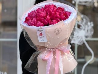 Букет из малиновых тюльпанов - "Cherry Kiss"