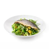 Fileu de biban cu salată verde