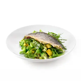 Fileu de biban cu salată verde