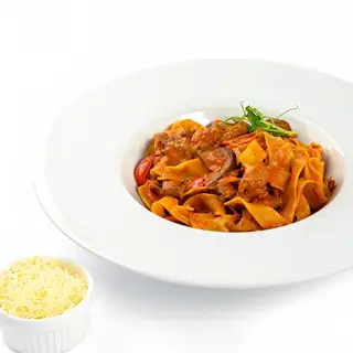 Pappardelle cu vită și ciuperci albe