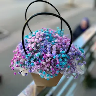 Cutie cu gypsophila colorata