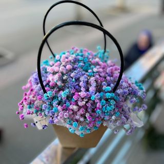 Cutie cu gypsophila colorata