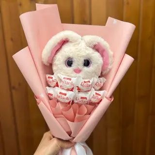 Buchet cu iepuras si Raffaello 