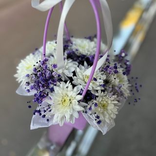 Cutie cu flori in nuante de lavanda 