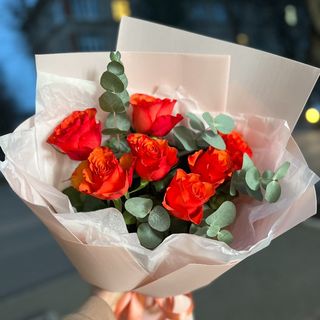 Buchet portocaliu cu eucalipt