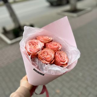 Buchet cu trandafiri de tip bujori