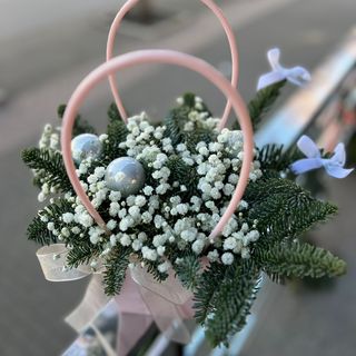 Compoziție de iarnă cu brad Nobilis (alb)