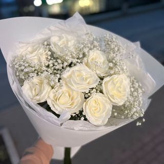 Buchet alb cu trandafiri