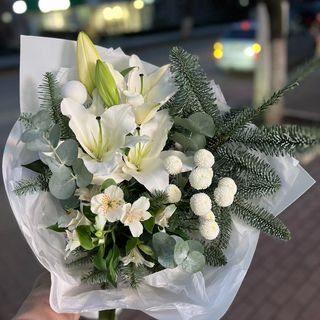 Buchet alb cu mix floral