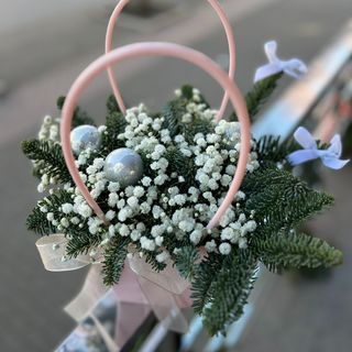 Cutie cu brad si flori