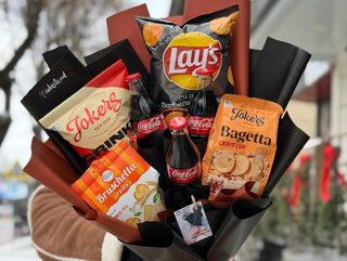 Buchet cu Cola și Snacks