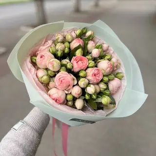 Buchet din trandafiri roz tip bujor