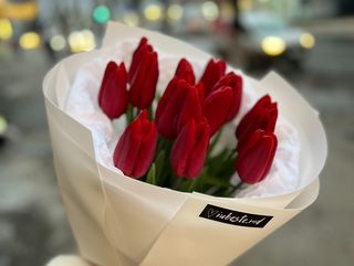 Buchet din 13 lalele rosii