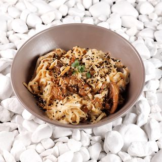 Udon cu pui în sos cremos