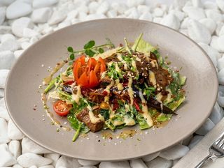 Salată caldă cu vită