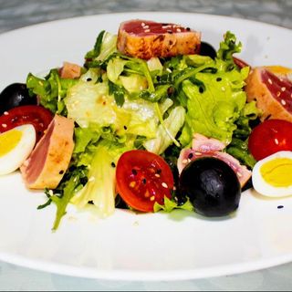 Salata cu Steak de Ton 1/250g